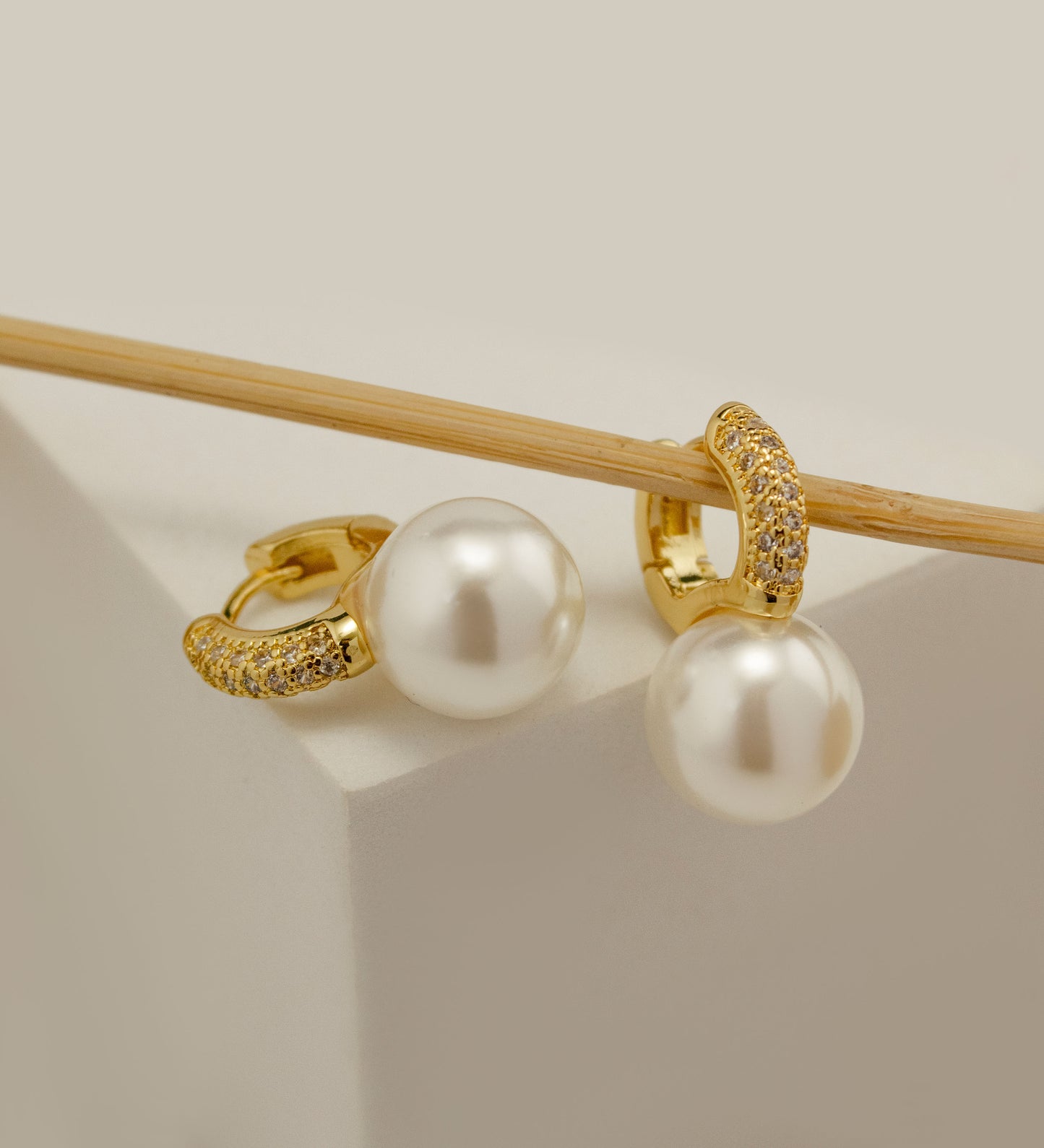 earrings with pearl and zirconias